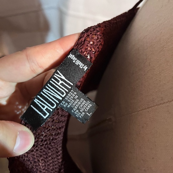 Laundry top with two buttons - Picture 9 of 9